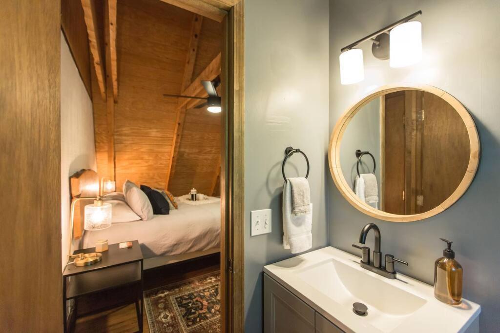 Southern Oak Cabin - Newly Remodeled - Close To All Attractions Sevierville Kültér fotó