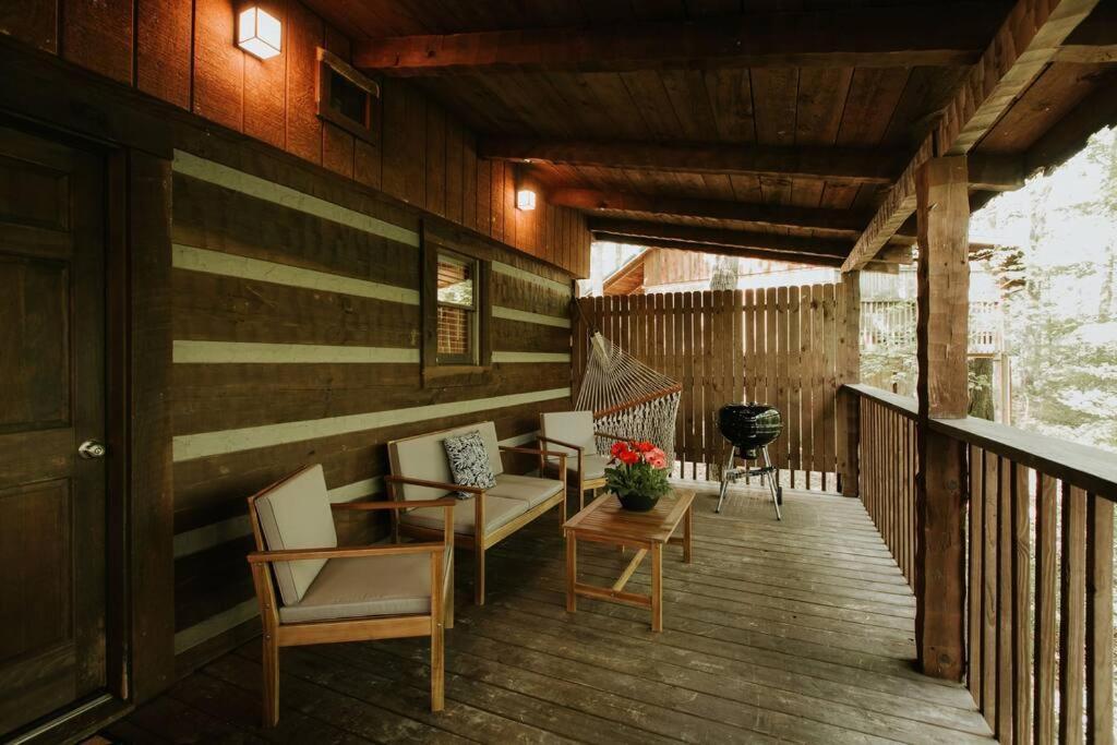 Southern Oak Cabin - Newly Remodeled - Close To All Attractions Sevierville Kültér fotó