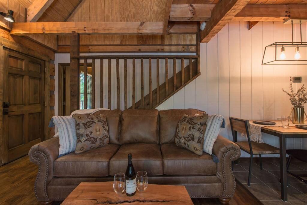 Southern Oak Cabin - Newly Remodeled - Close To All Attractions Sevierville Kültér fotó