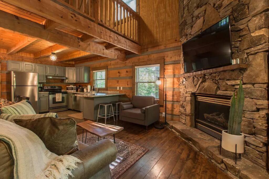 Southern Oak Cabin - Newly Remodeled - Close To All Attractions Sevierville Kültér fotó